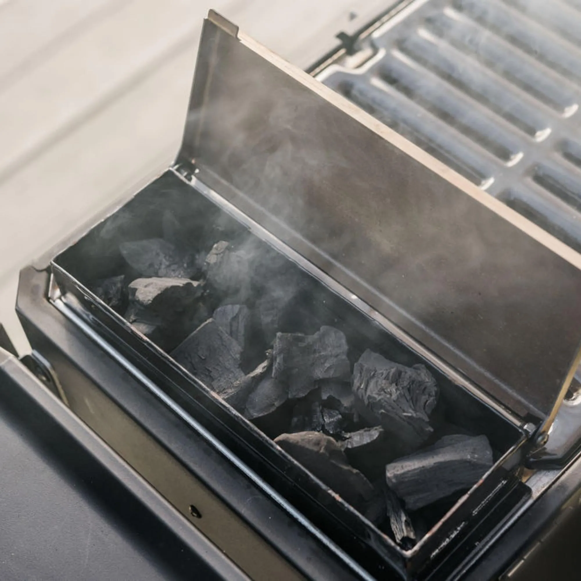Portable houtskool Grill met onderstel